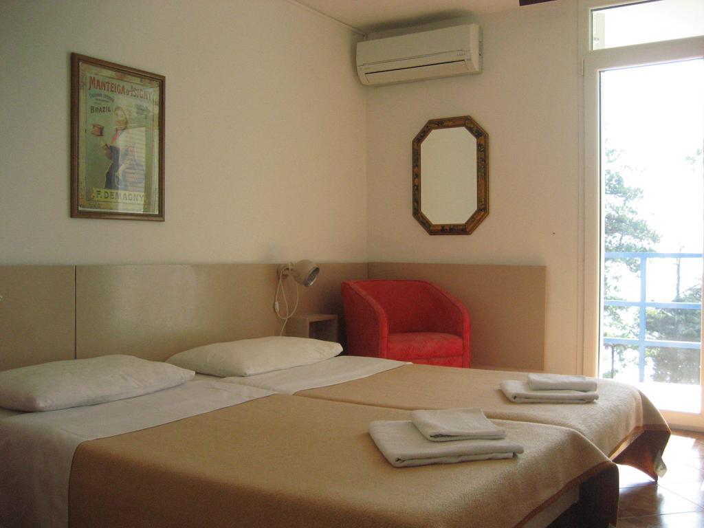 Adria Beach Guest House Novi Vinodolski Phòng bức ảnh